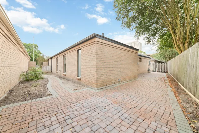 $3,000 | 15651 Whitewater Lane, Houston, TX 77079