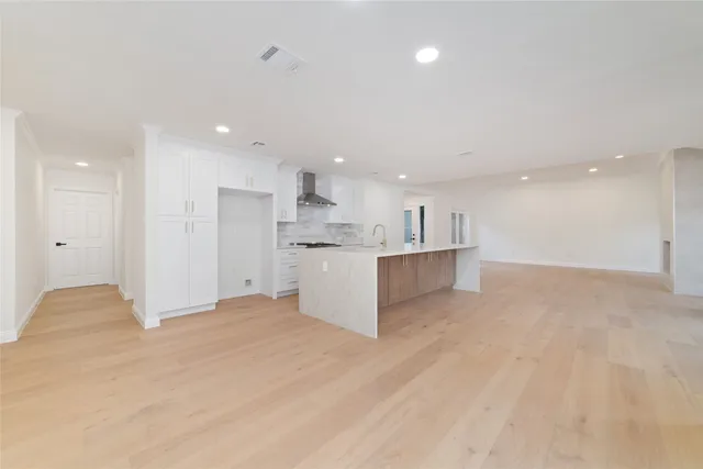 $3,000 | 15651 Whitewater Lane, Houston, TX 77079