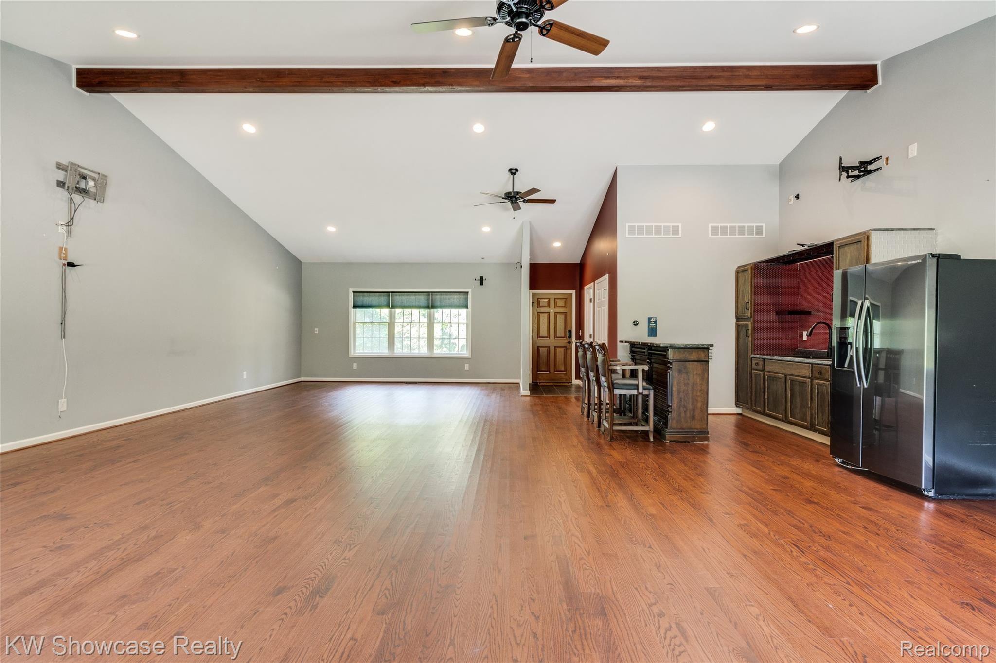 1526 Merry Road Waterford, MI 48328 - Photo 35 of 66 Interiors (31 of 54).jpg