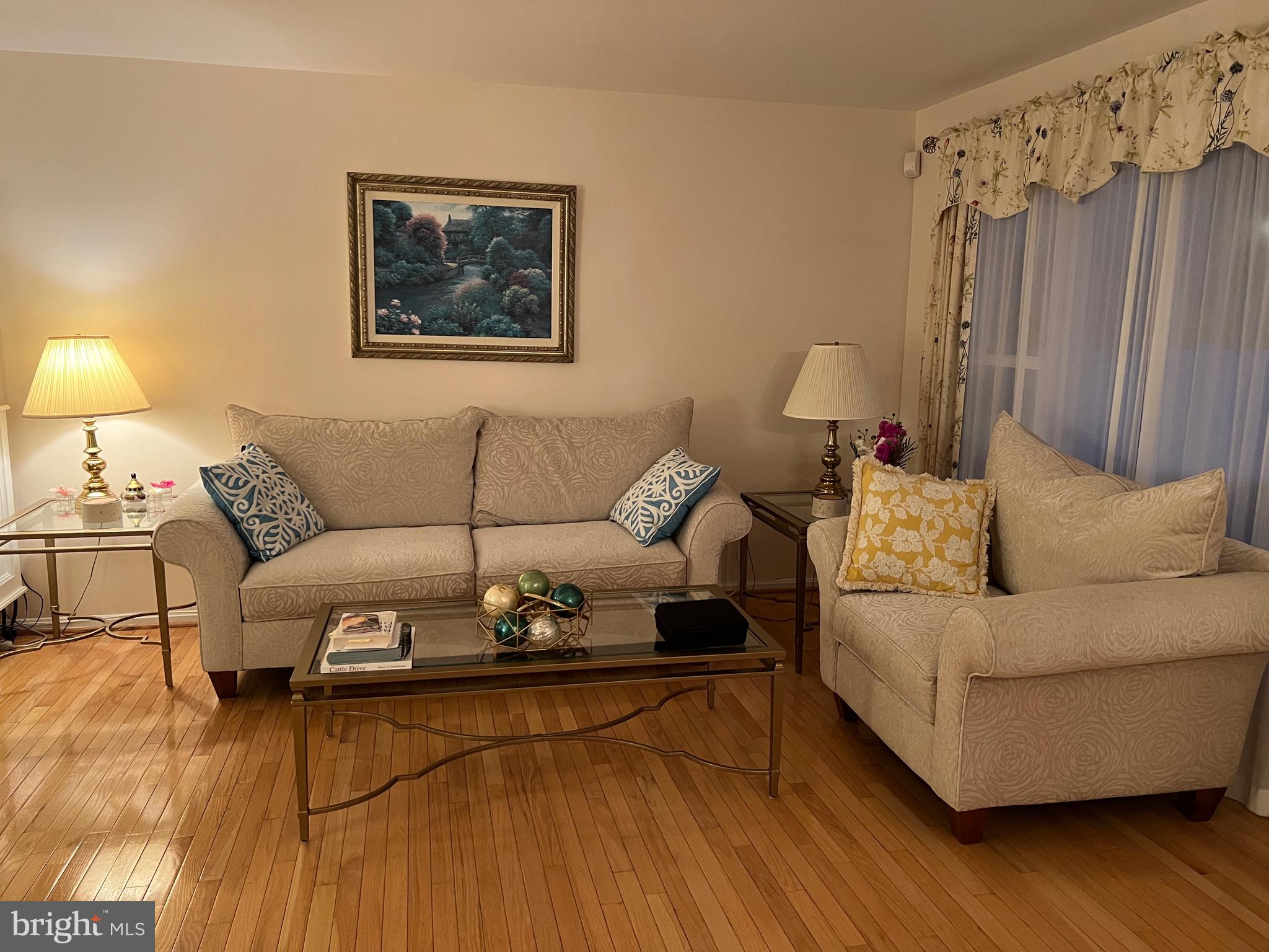 6301 Glenbard Road Burke, VA 22015 - Photo 6 of 14 Living Room