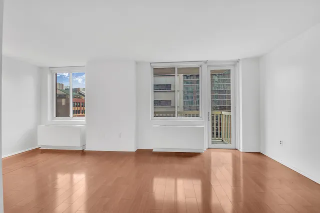 $975,000 | 50 Lexington Avenue, Unit 12D | Flatiron