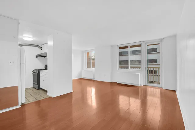 $975,000 | 50 Lexington Avenue, Unit 12D | Flatiron