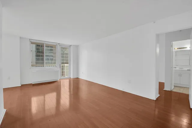 $975,000 | 50 Lexington Avenue, Unit 12D | Flatiron