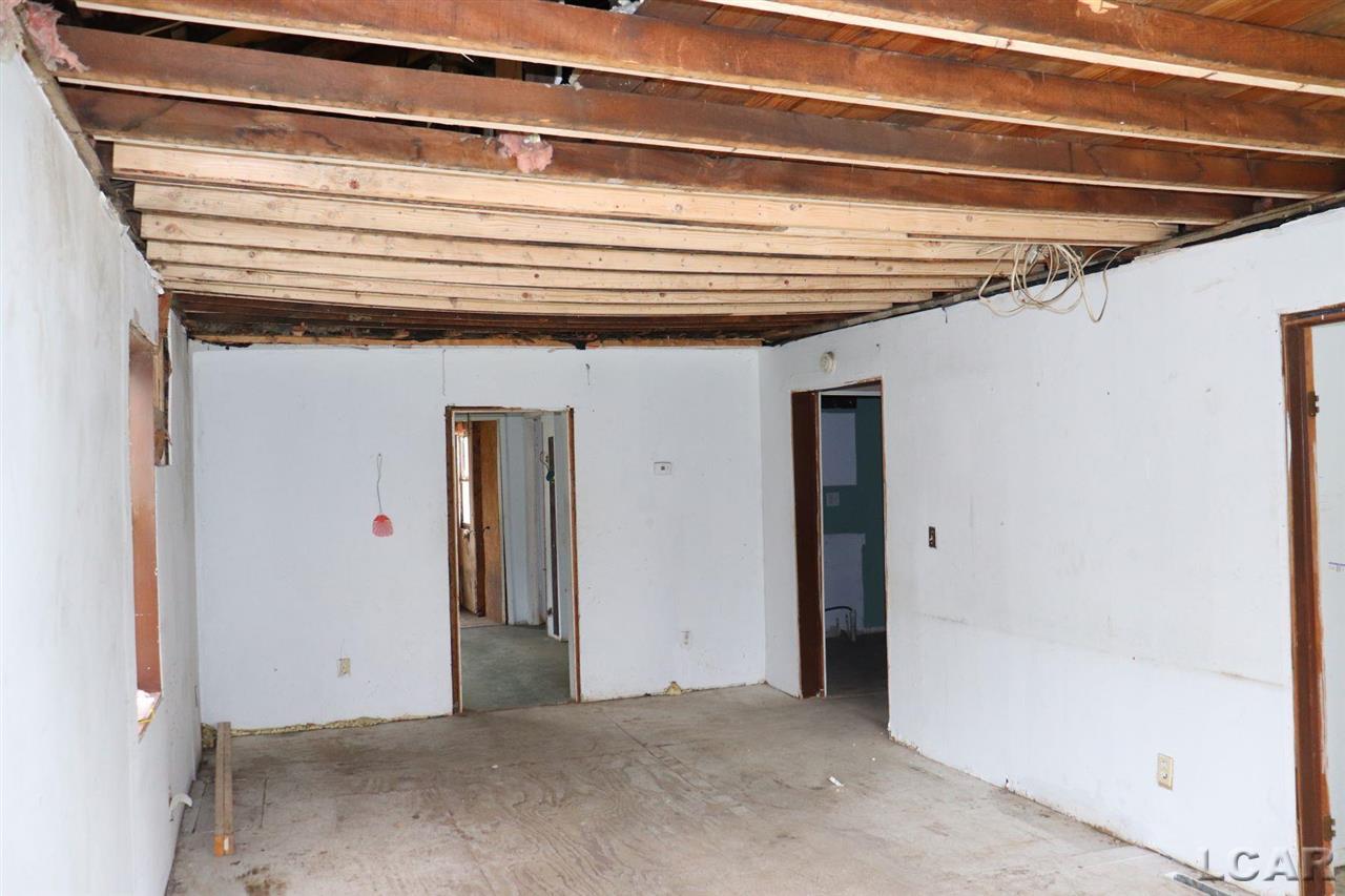 330 Crystal Spring Avenue Adrian, MI 49221 - Photo 4 of 4 50071594-3.JPG
