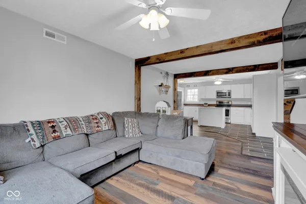 $299,999 | 11074 North Cross Street, Hope, IN 47246