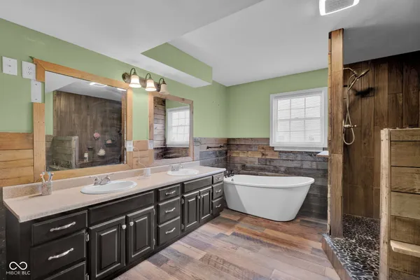 $299,999 | 11074 North Cross Street, Hope, IN 47246