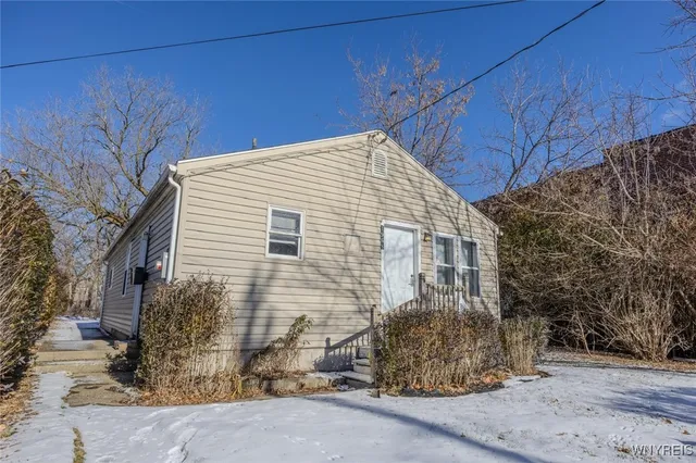 $1,500 | 1968 Mackenna Avenue, Niagara Falls, NY 14303