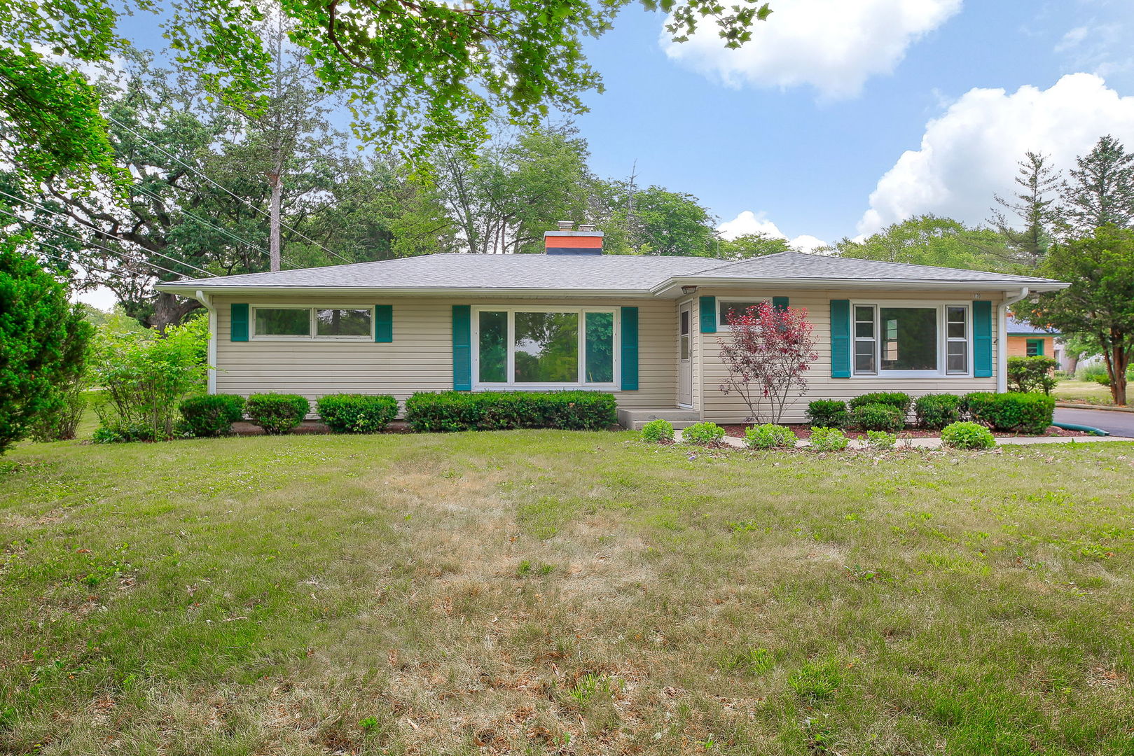 1170 South Broadway Road Montgomery, IL 60538 - Photo 1 of 25 front view of a house with a yard