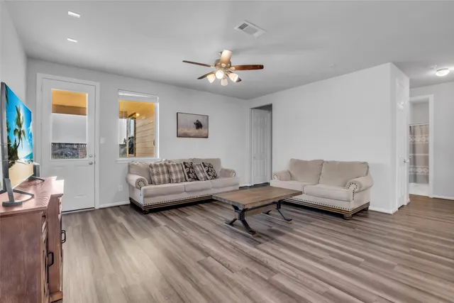 $2,300 | 13313 Emerald Mallard Drive, Texas City, TX 77568