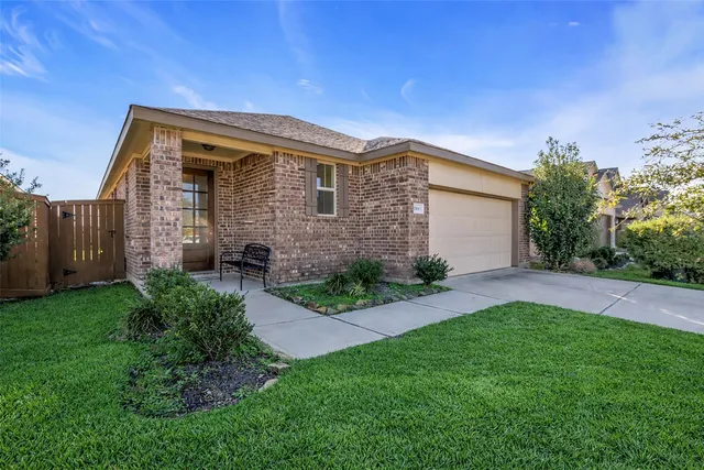 $2,300 | 13313 Emerald Mallard Drive, Texas City, TX 77568