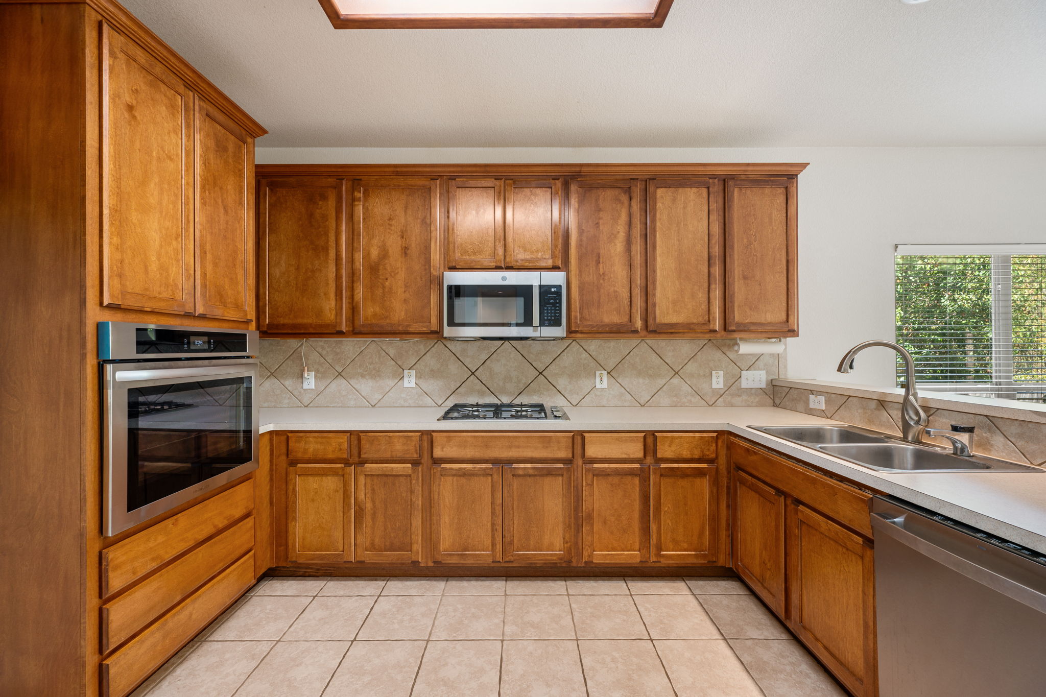 20712 Kearney Hill Road Pflugerville, TX 78660 - Photo 9 of 29 Brand New Appliances