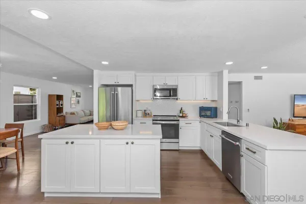 $2,099,000 | 246 Via Tavira, Encinitas, CA 92024