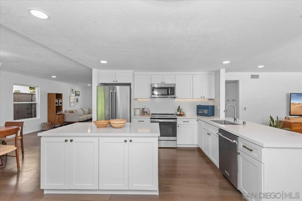 246 Via Tavira Encinitas, CA 92024 - Photo 15 of 41