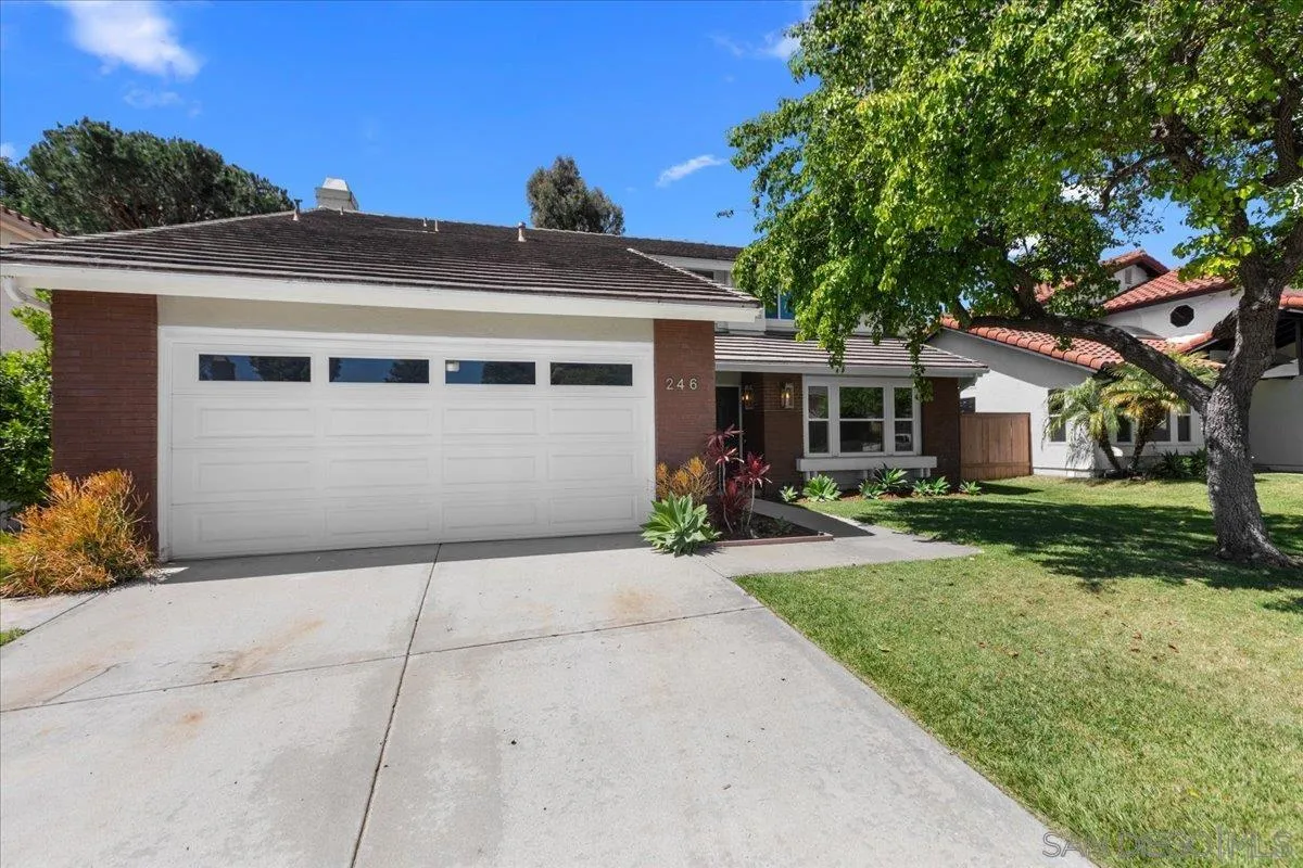 246 Via Tavira Encinitas, CA 92024 - Photo 3 of 41