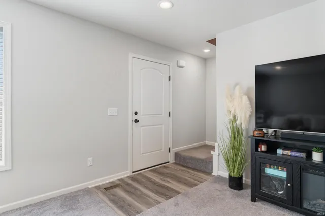 $2,300 | 14732 Verona Lks Passage, Fort Wayne, IN 46814