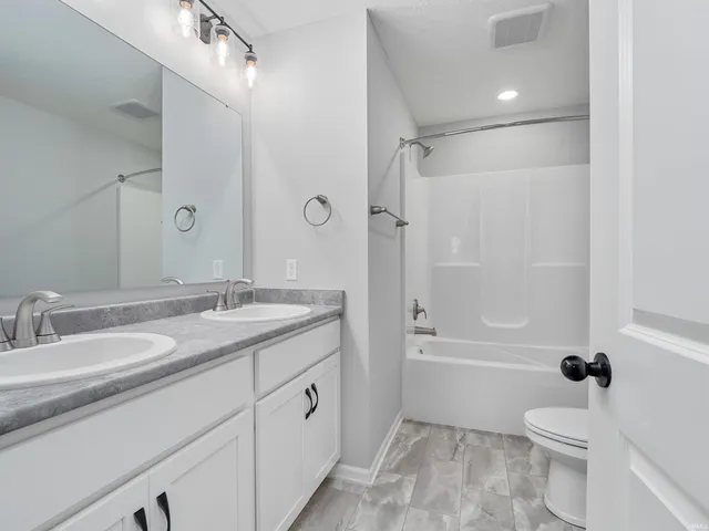 $2,200 | 14732 Verona Lks Passage, Fort Wayne, IN 46814