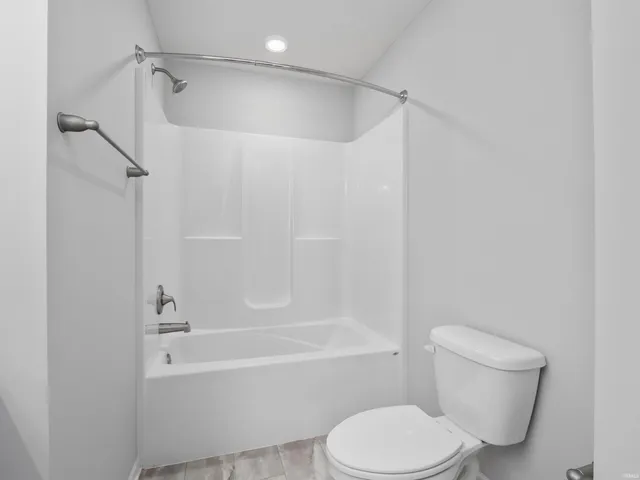 $2,200 | 14732 Verona Lks Passage, Fort Wayne, IN 46814