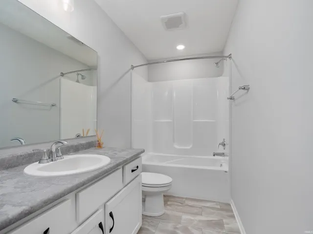 $2,200 | 14732 Verona Lks Passage, Fort Wayne, IN 46814