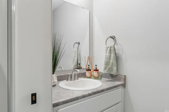 $2,300 | 14732 Verona Lks Passage, Fort Wayne, IN 46814