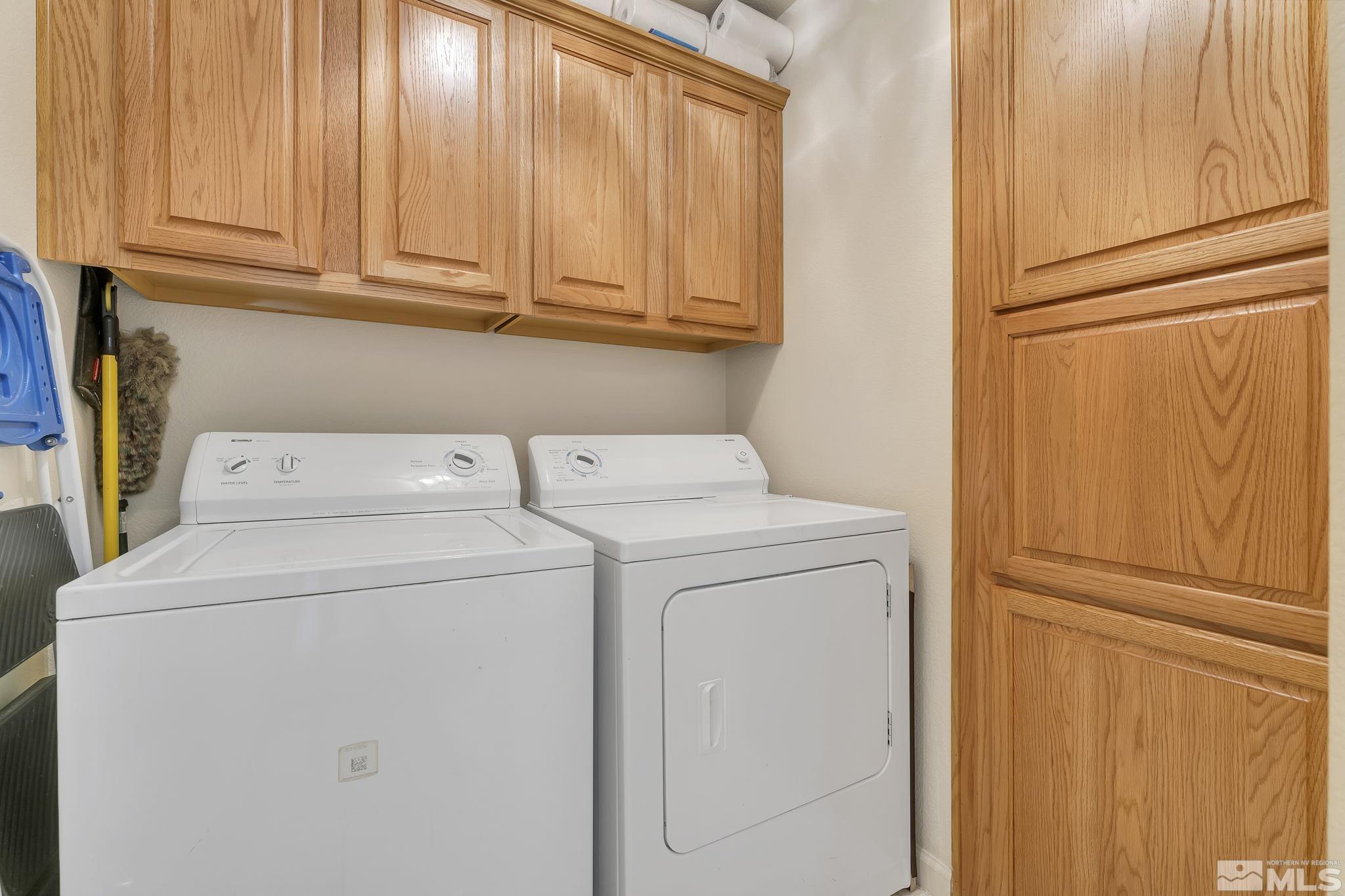 2560 Granite Springs Road Reno, NV 89519 - Photo 25 of 33 a utility room with dryer and washer