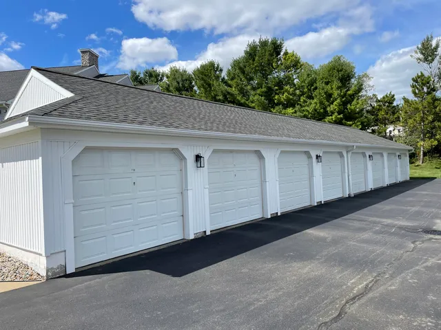 $210,000 | 732 West Barrington Circle, Jackson, MI 49203