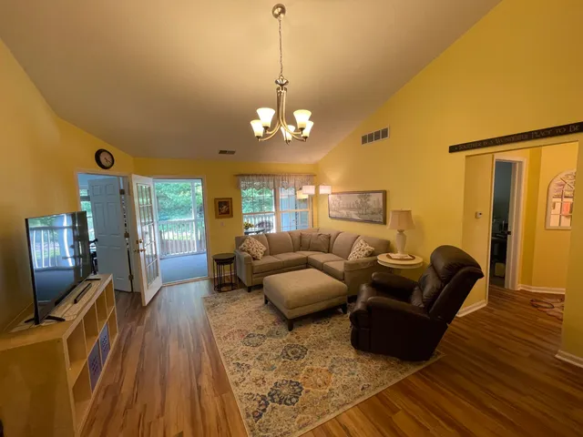 $210,000 | 732 West Barrington Circle, Jackson, MI 49203