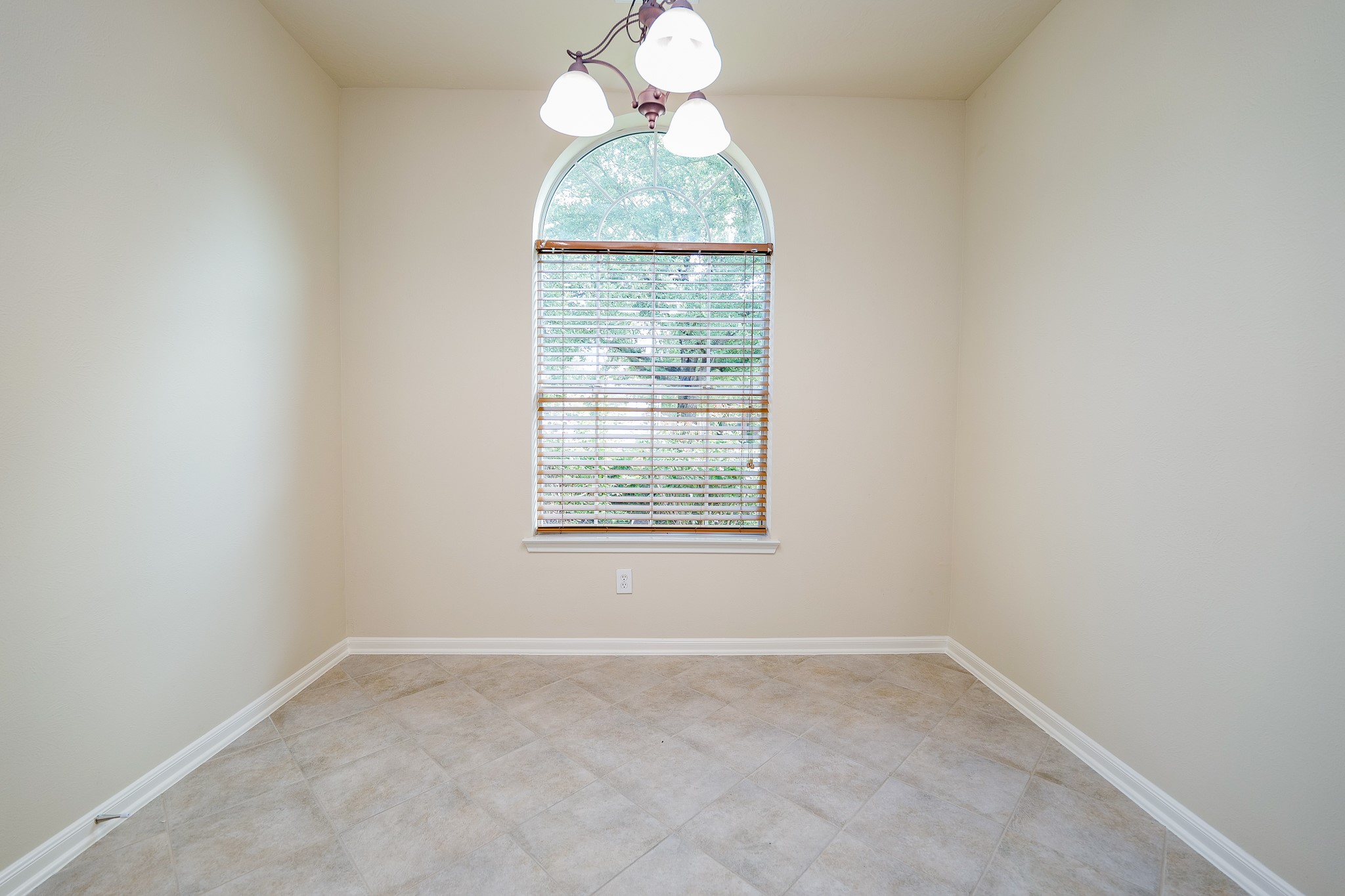 20127 Jasper Oaks Drive Cypress, TX 77433 - Photo 11 of 32 an empty room with a window