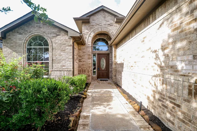a house view with swimming pool