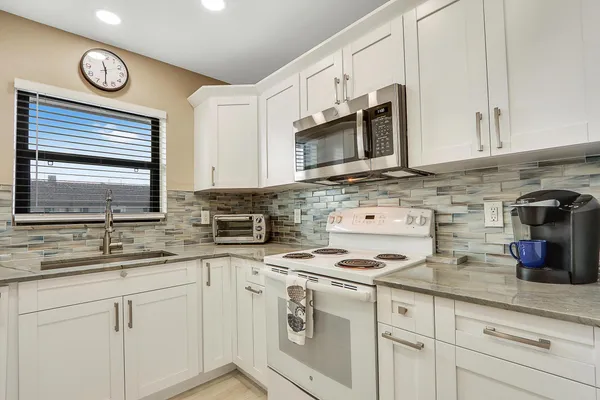 $6,000 | 755 Saturn Street, Unit E204, Jupiter, FL 33477