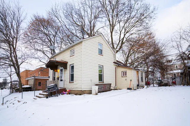 $90,000 | 817 South State Avenue, Freeport, IL 61032