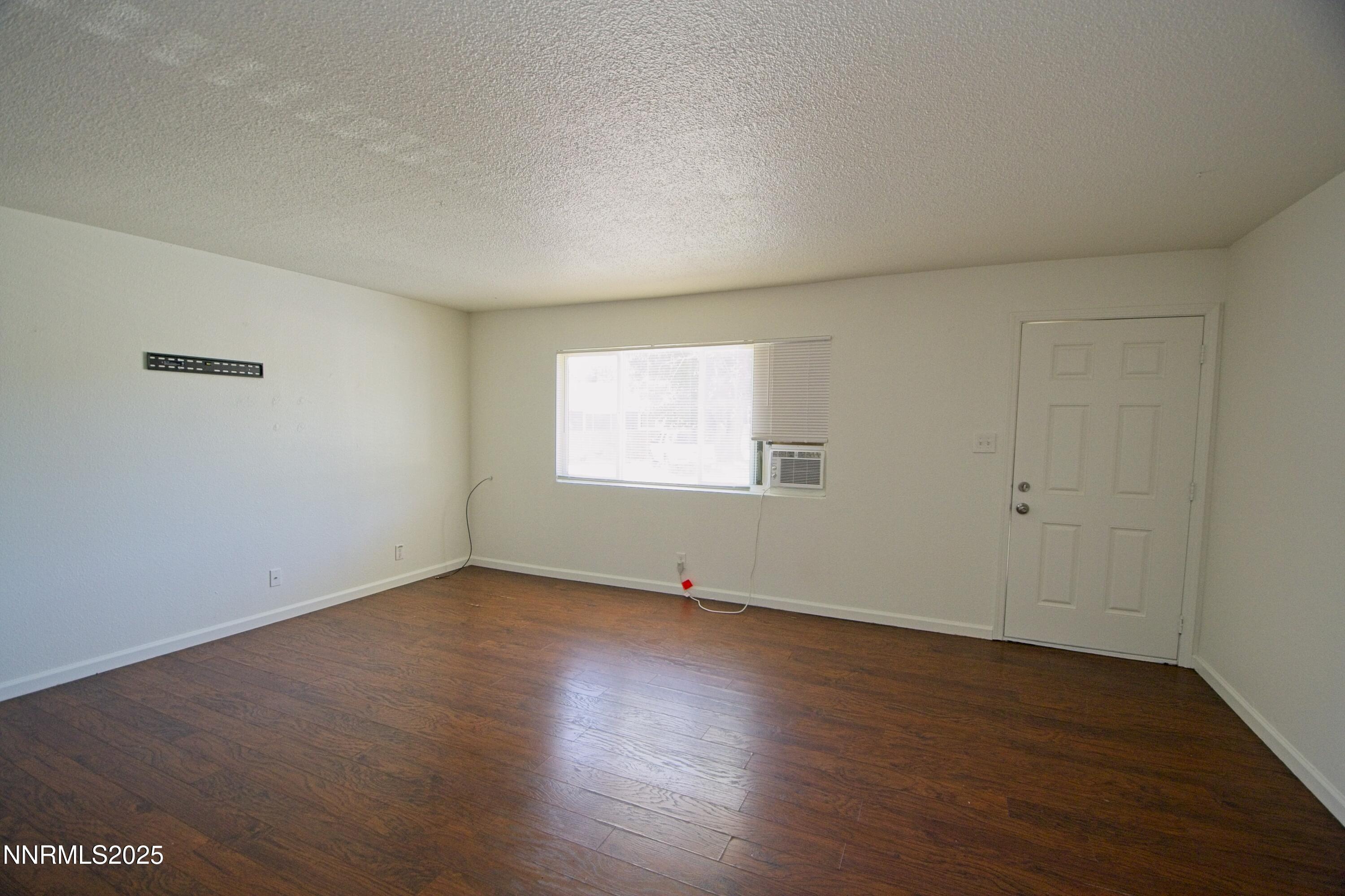 1198 Virbel Lane Reno, NV 89502 - Photo 5 of 15 DSC_8135