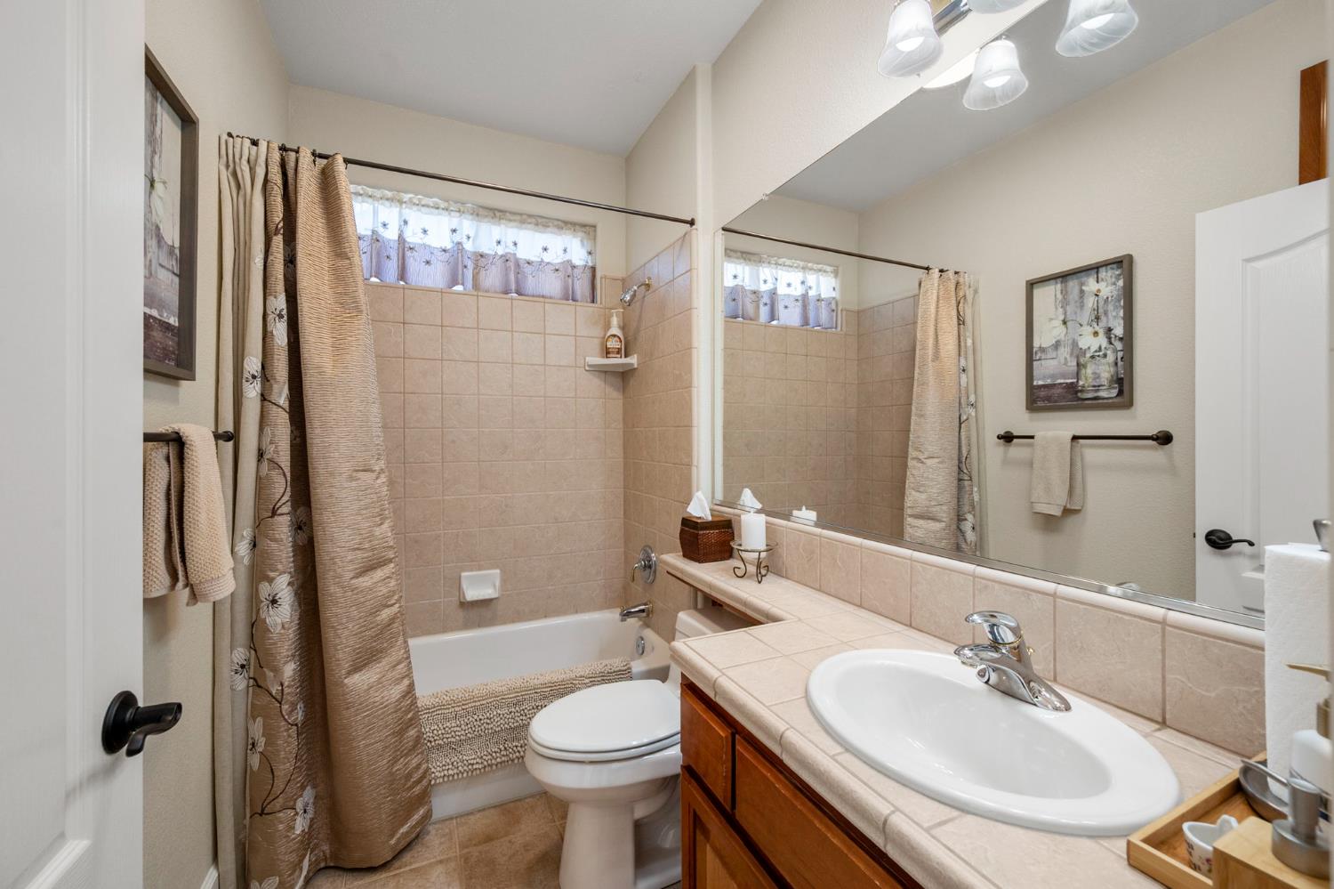 352 Mitchell Lake Lane Copperopolis, CA 95228 - Photo 32 of 47 Guest Bathroom