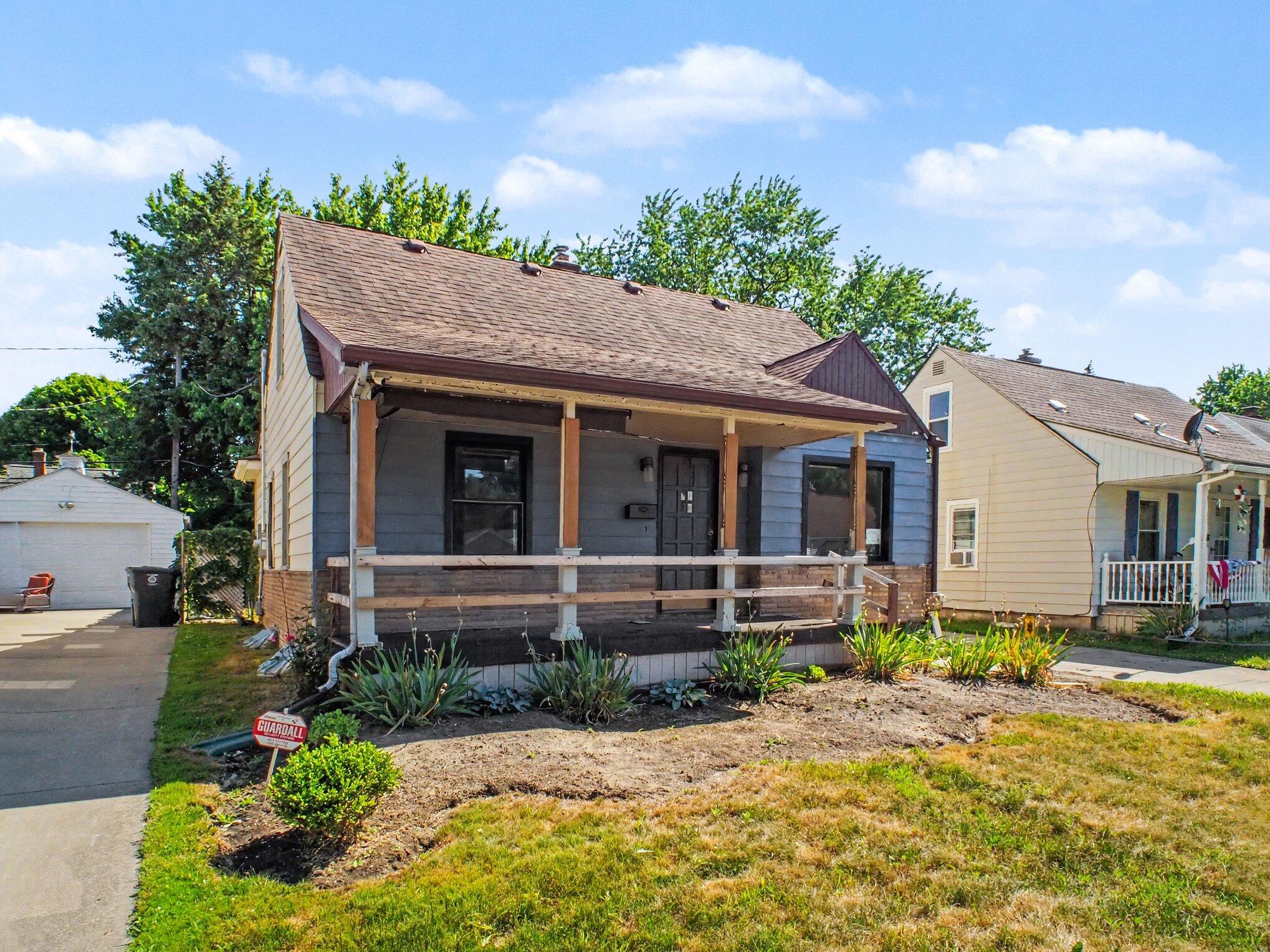 623 Clinton Street Flint, MI 48507 - Photo 3 of 17 002_file_9236