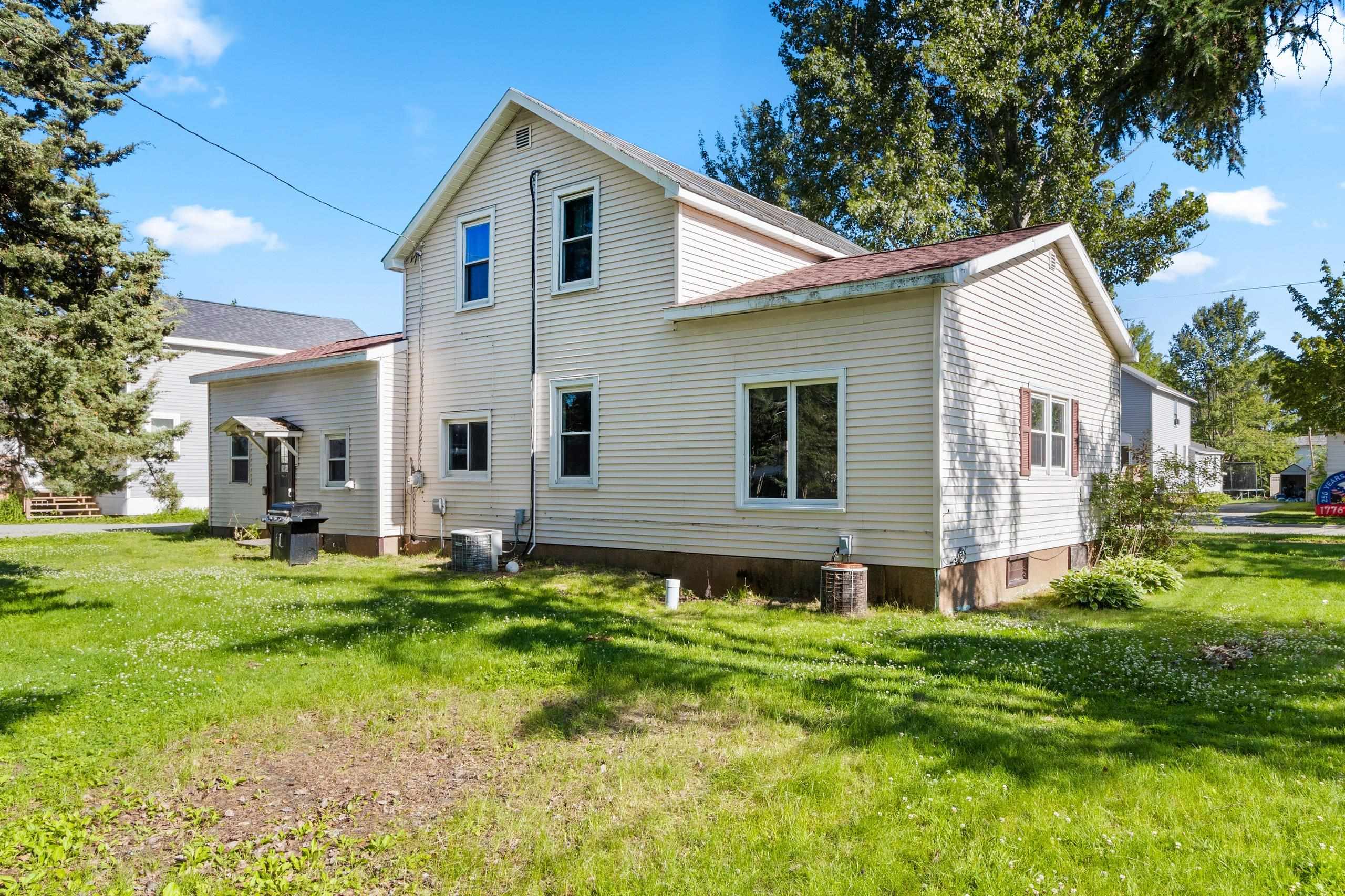 113 Adams Street Oconto, WI 54153 - Photo 5 of 32