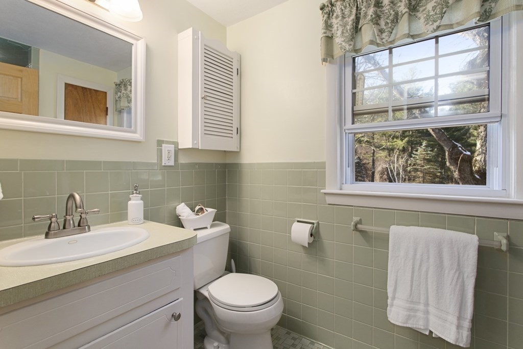 16 Saunders Road Lynnfield, MA 01940 - Photo 18 of 33 Gallery Image 18