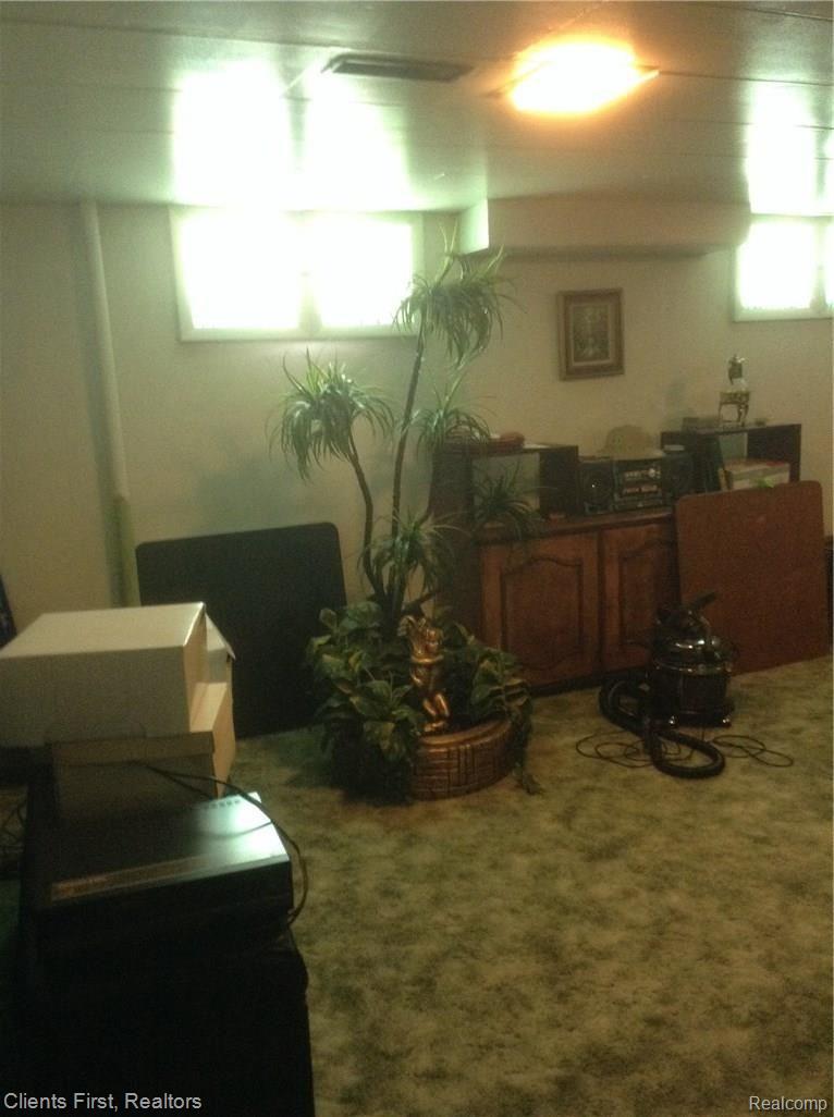 20270 Huntington Road Detroit, MI 48219 - Photo 6 of 23 Rec room