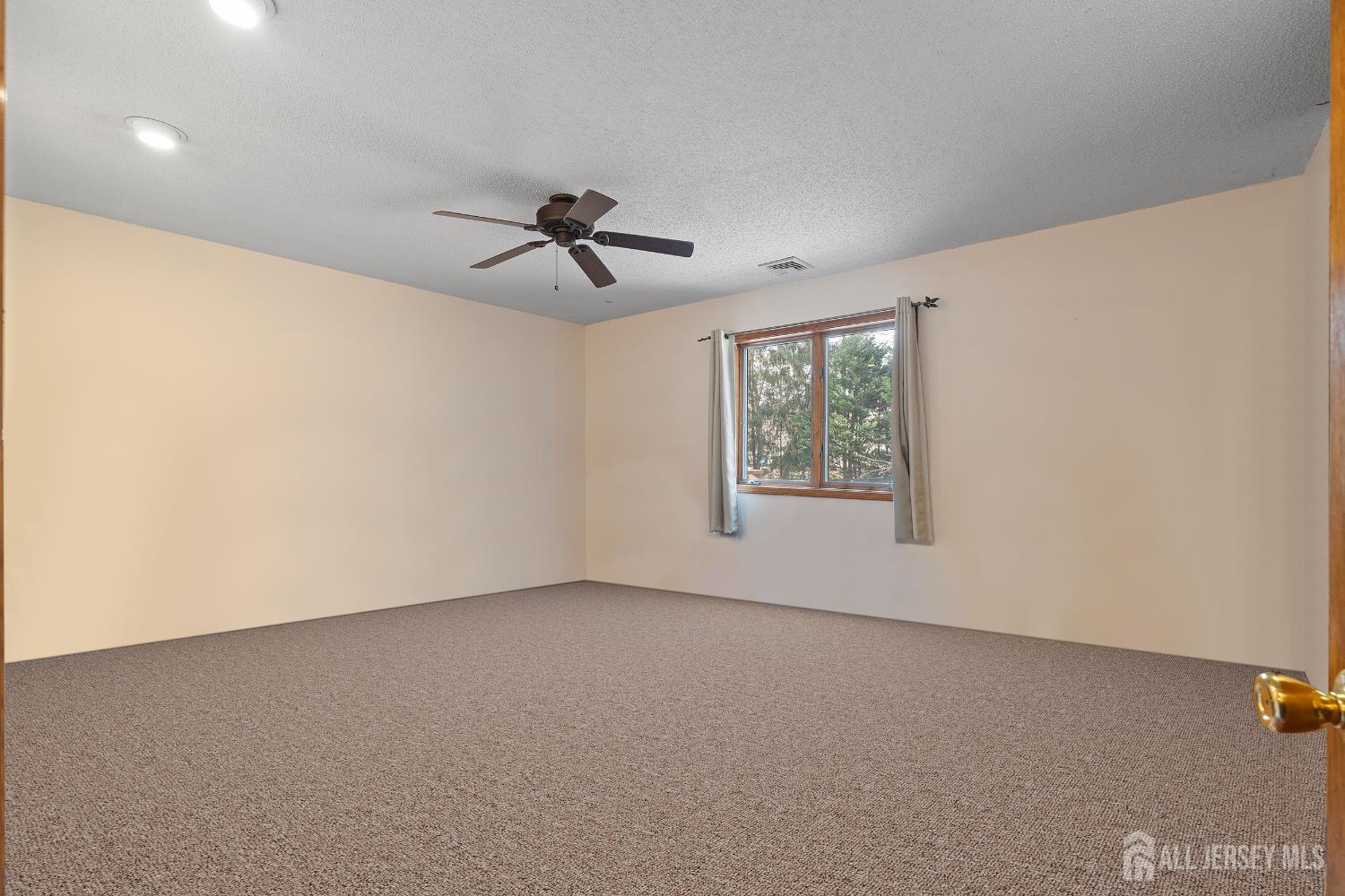 274 Aldrich Road Howell, NJ 07731 - Photo 17 of 27