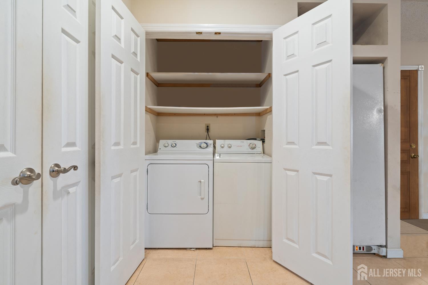 274 Aldrich Road Howell, NJ 07731 - Photo 7 of 27