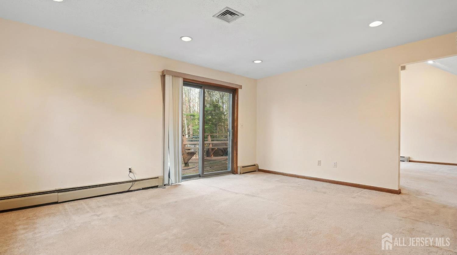 274 Aldrich Road Howell, NJ 07731 - Photo 9 of 27