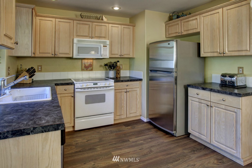 825 205th Street Southeast Bothell, WA 98012 - Photo 3 of 15