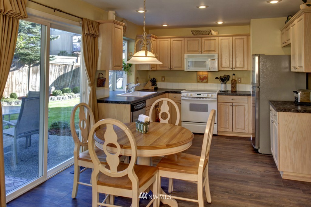 825 205th Street Southeast Bothell, WA 98012 - Photo 4 of 15