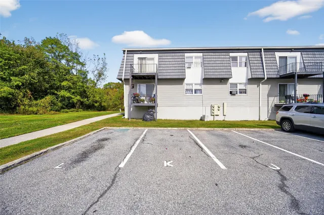 $2,300 | 4 White Gate Road, Unit K, Wappingers Falls, NY 12590