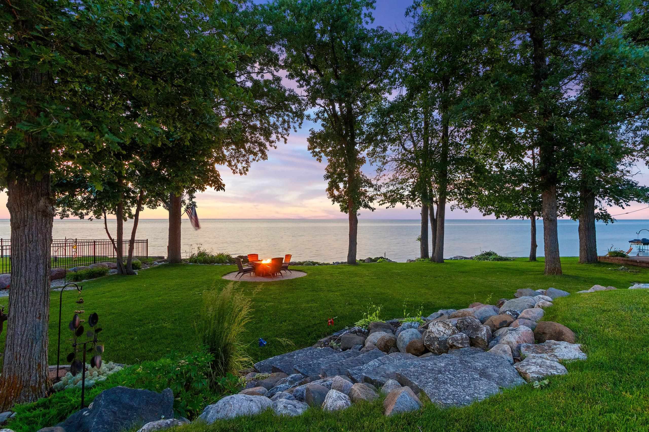 5011 Edgewater Beach Road Green Bay, WI 54311 - Photo 4 of 76