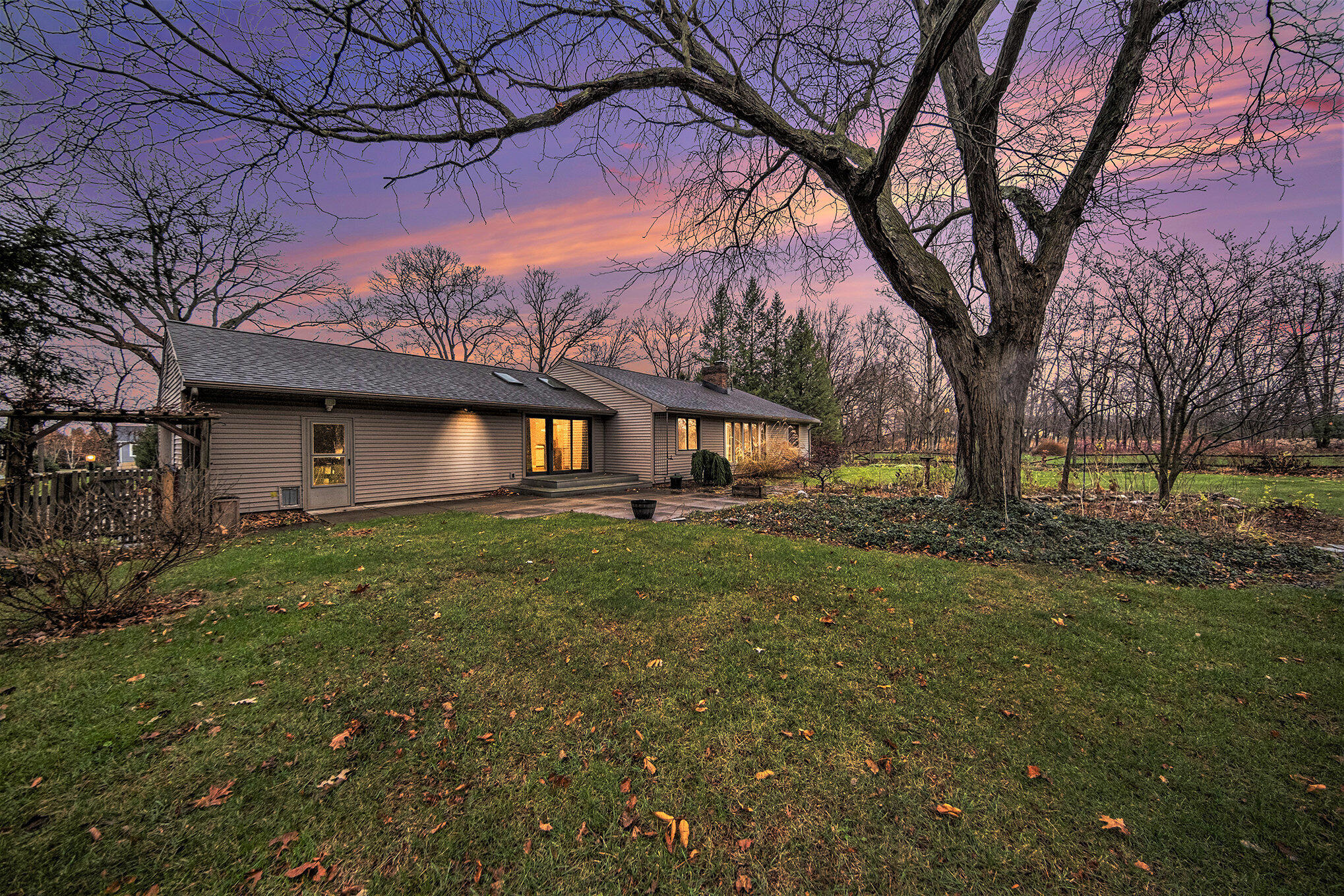 3711 North Parma Road Parma, MI 49269 - Photo 56 of 62 056_sbp_88_twilght_366