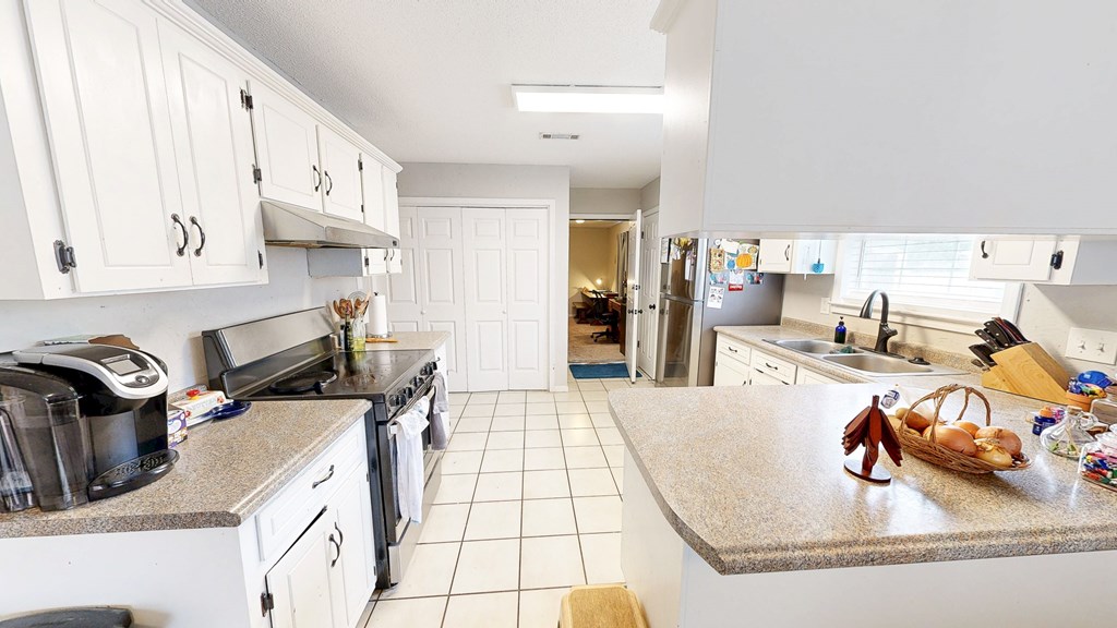 104 East Roxbury Road Dothan, AL 36305 - Photo 8 of 26