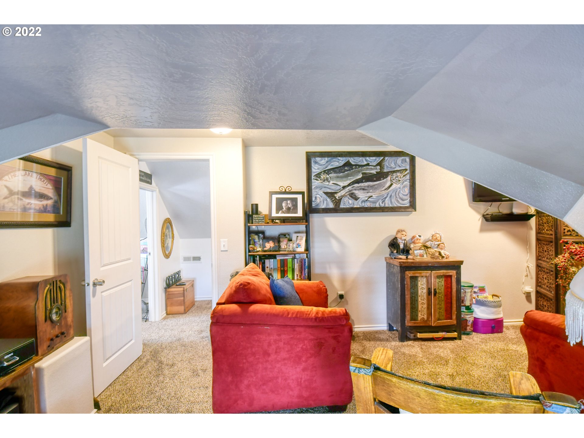 33104 Stage Gulch Road Stanfield, OR 97875 - Photo 21 of 32 a living room with furniture