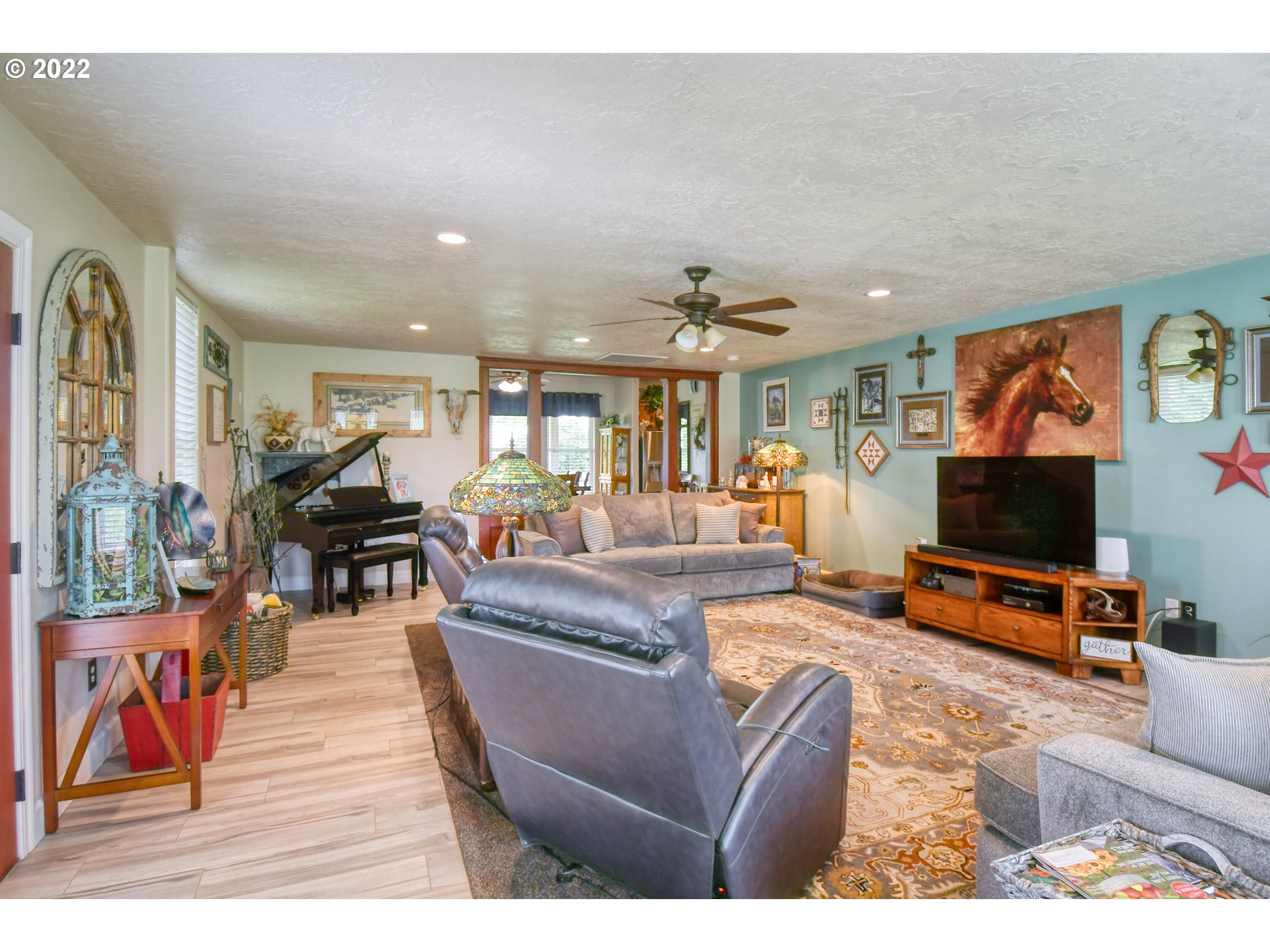 33104 Stage Gulch Road Stanfield, OR 97875 - Photo 5 of 32 a living room with furniture and a flat screen tv