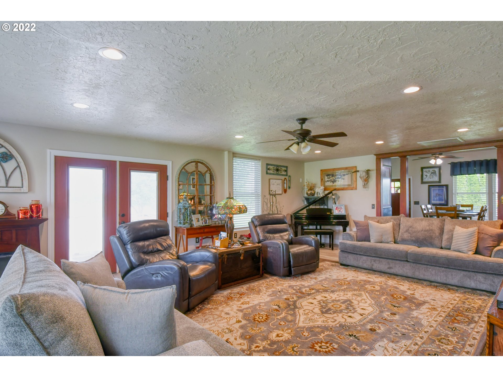 33104 Stage Gulch Road Stanfield, OR 97875 - Photo 6 of 32 a living room with furniture and a large window