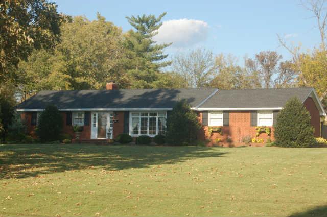 231 Cherokee Road Hendersonville, TN 37075 - Photo 1 of 20 Gallery Image 1