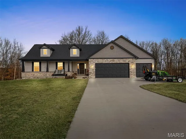 $466,200 | 70 Whiteside Estates Drive, Silex, MO 63377